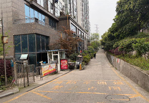 長(zhǎng)江現(xiàn)代城4個(gè)車位第一次變賣